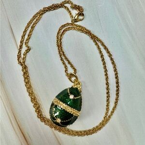 VTG Estate Jewelry Green And Gold Guilloche Enameled Easter Egg Pe…